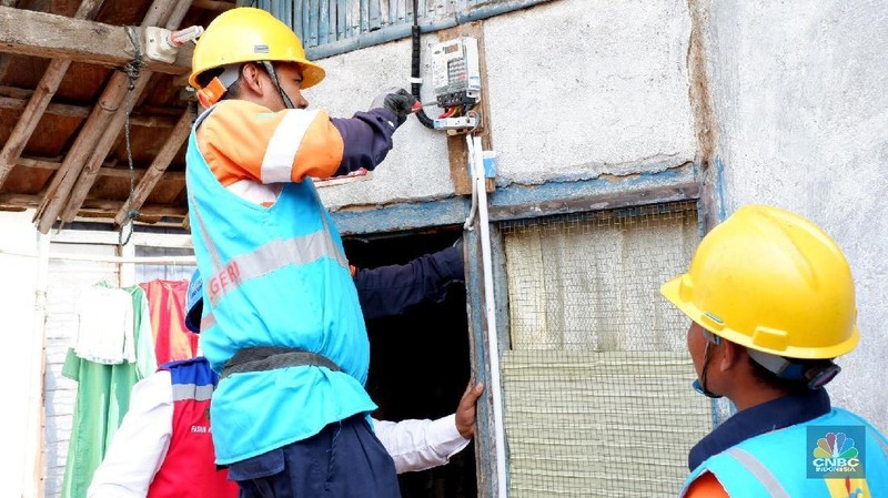 Bantuan dari BUMN untuk sambungan listrik ini menyasar 40 ribu kepala keluarga yang berada di Jabar dan Banten.