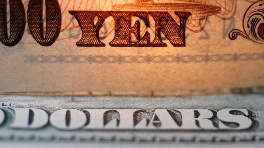 Kurs rupiah mampu menguat terhadap yen Jepang siang ini.