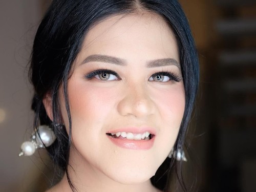Cantiknya Kahiyang Ayu dengan Makeup Flawless Saat Foto Hamil Cantiknya Kahiyang Ayu dengan Makeup Flawless Saat Foto Hamil