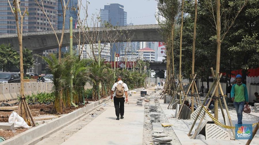Pembenahan jalur pedestrian tersebut dipastikan rampung pada 31 Juli 2018