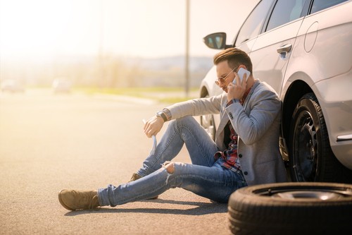 Duh! 45% Wanita Ilfeel dengan Pria yang Nggak Bisa Ganti Ban Mobil Duh! 45% Wanita Ilfeel dengan Pria yang Nggak Bisa Ganti Ban Mobil