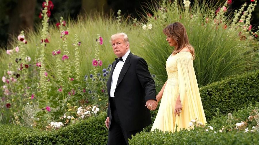 U.S. President Donald Trump and the first Lady Melania Trump leave the U.S. ambassador's residence, Winfield House, on their way to Blenheim Palace for dinner with Britain's Prime Minister Theresa May and business leaders, in London, Britain, July 12, 2018. REUTERS/Kevin Lamarque      TPX IMAGES OF THE DAY