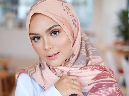5 Inspirasi Gaya Hijab Segi Empat Ala Artis Cantik Vebby Palwinta 1 5 Inspirasi Gaya Hijab Segi Empat Ala Artis Cantik Vebby Palwinta 1