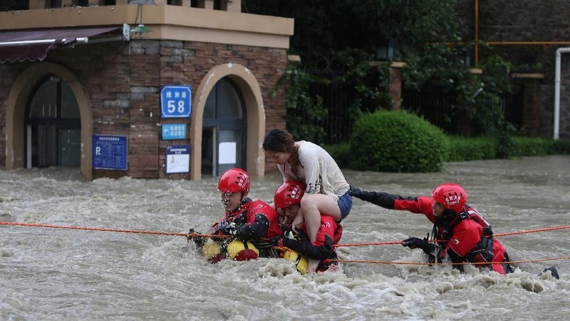 Hujan lebat dan banjir melanda sebagian besar Cina saat ini selalu terjadi setiap tahun