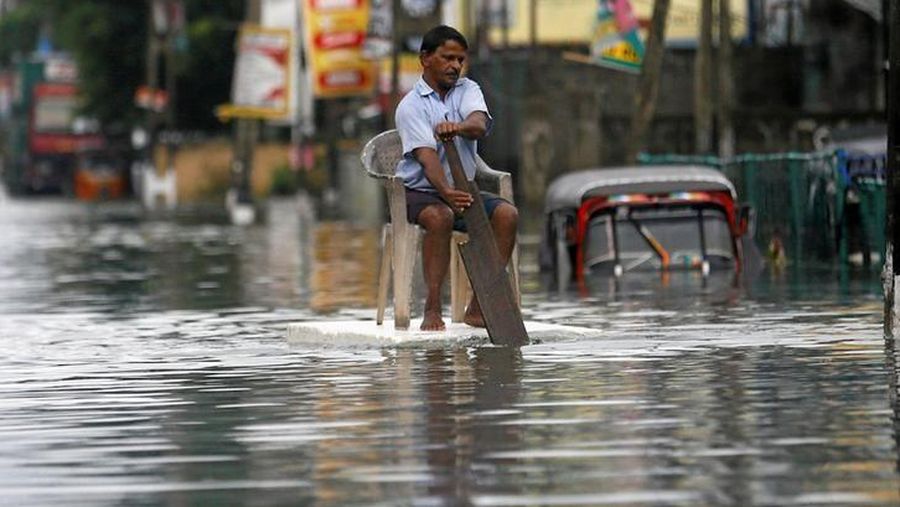 Hujan lebat dan petir melanda seluruh kawasan di China.