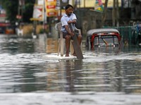 Banjir Besar Hantam China, Blokir Jalan dan Rel Kereta Api