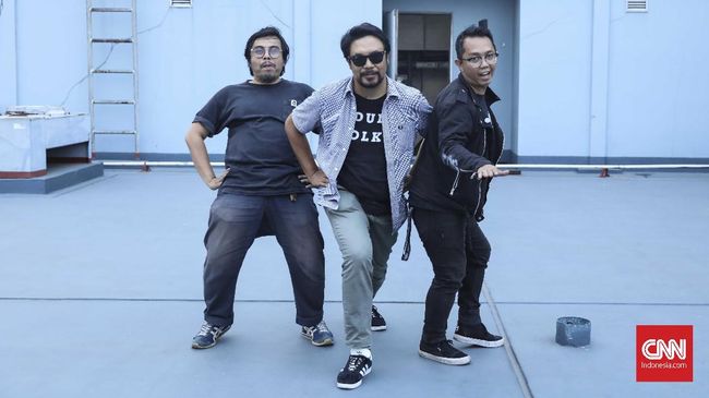 Teenage Death Star dalam Pusaran Hura-hura