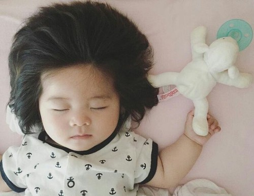 Punya Rambut  Super Tebal Bayi 6 Bulan Ini Bikin Gemas Netizen