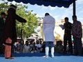 Pasangan Sesama Jenis Dihukum Cambuk di Aceh