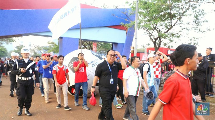 Lapangan Sunburst BSD City dipadati oleh warga yang sudah tak sabar ingin menonton bareng final Piala Dunia 2018 