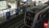 Progres proyek LRT rute Kelapa Gading-Velodrome saat ini sudah mencapai 92 persen. Proyek ini ditargetkan beroperasi 10 Agustus 2018. (CNN Indonesia/ Hesti Rika)