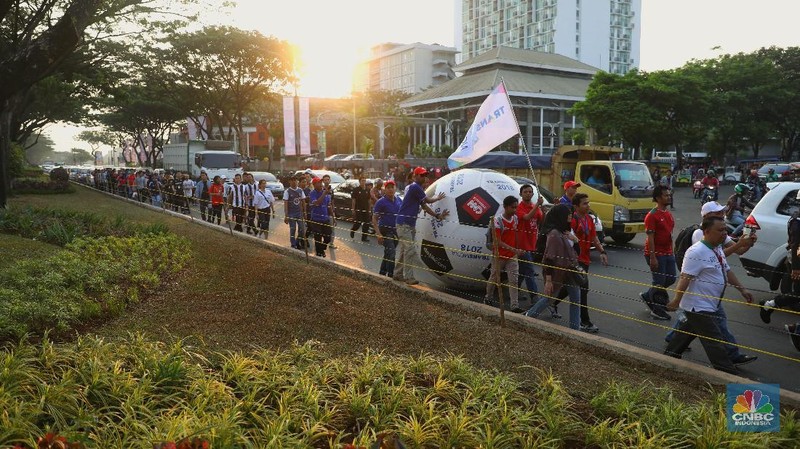 Lapangan Sunburst BSD City dipadati oleh warga yang sudah tak sabar ingin menonton bareng final Piala Dunia 2018 
