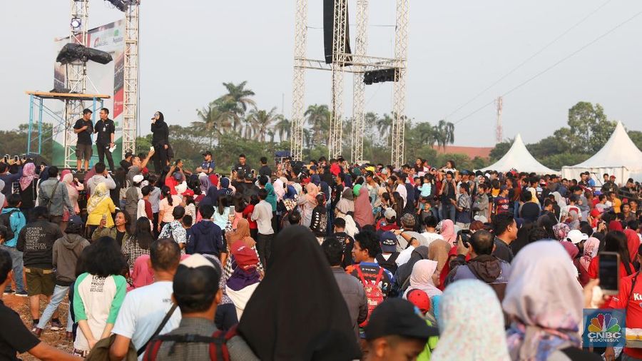 Lapangan Sunburst BSD City dipadati oleh warga yang sudah tak sabar ingin menonton bareng final Piala Dunia 2018 