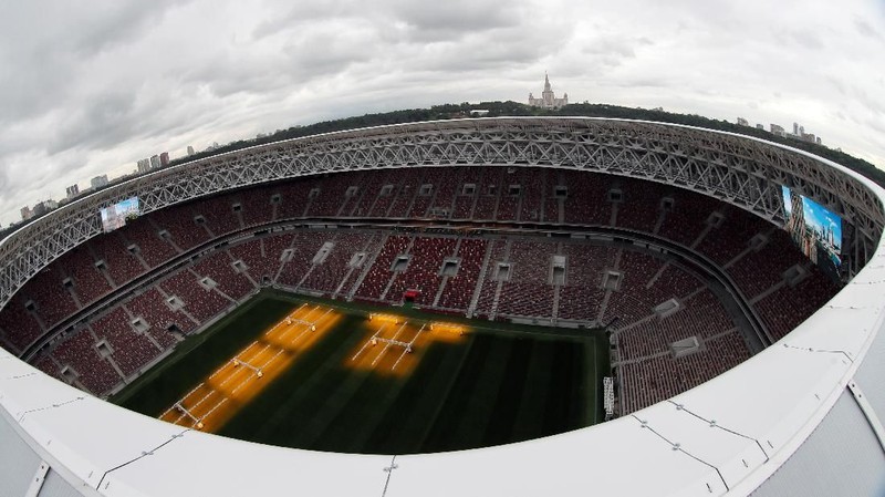 Dahulunya, stadion ini dibangun dengan muatan politik oleh rezim Uni Soviet yang ingin menumbuhkan nasionalisme melalui prestasi di bidang olahraga.