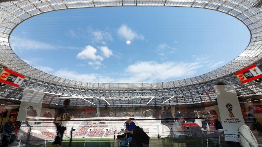 Dahulunya, stadion ini dibangun dengan muatan politik oleh rezim Uni Soviet yang ingin menumbuhkan nasionalisme melalui prestasi di bidang olahraga.