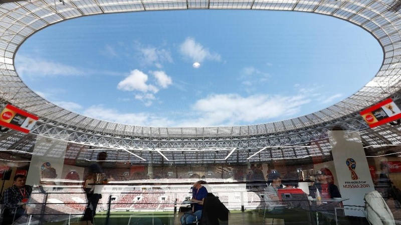 Dahulunya, stadion ini dibangun dengan muatan politik oleh rezim Uni Soviet yang ingin menumbuhkan nasionalisme melalui prestasi di bidang olahraga.