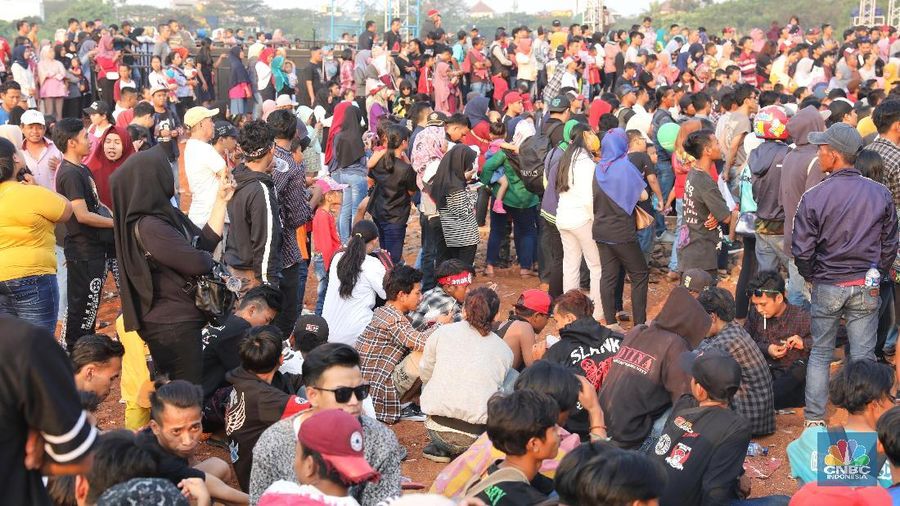 Lapangan Sunburst BSD City dipadati oleh warga yang sudah tak sabar ingin menonton bareng final Piala Dunia 2018 
