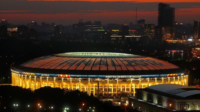 Dahulunya, stadion ini dibangun dengan muatan politik oleh rezim Uni Soviet yang ingin menumbuhkan nasionalisme melalui prestasi di bidang olahraga.