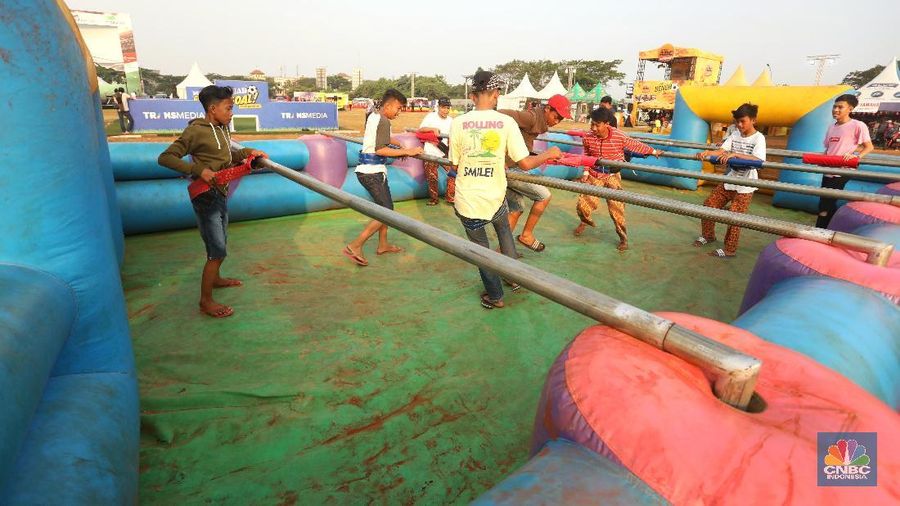 Lapangan Sunburst BSD City dipadati oleh warga yang sudah tak sabar ingin menonton bareng final Piala Dunia 2018 