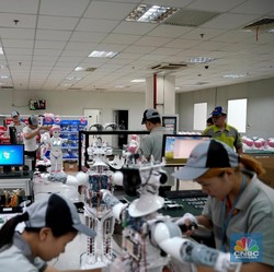 Live Now: Robotisasi Tebar Ancaman PHK 23 Juta Orang di RI