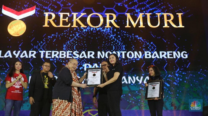 MURI memberikan dua penghargaan sekaligus yaitu acara nonton bareng dengan layar terbesar dan acara nonton bareng dengan penonton terbanyak.