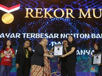 Gelar Nobar Piala Dunia, Transmedia Sabet 2 Penghargaan MURI