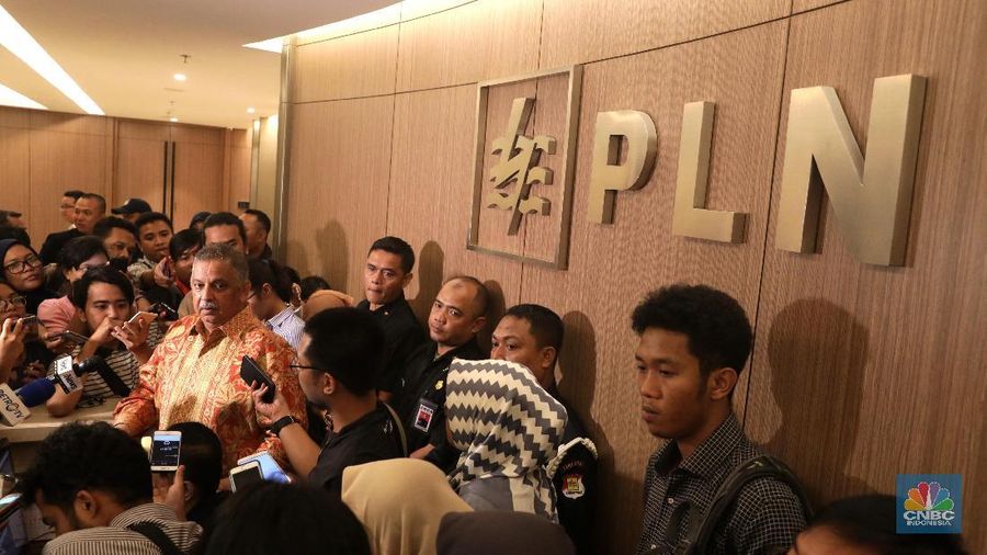 Kementerian BUMN meminta seluruh manajemen untuk tetap melaksanakan dan memastikan operasional perusahaan PLN