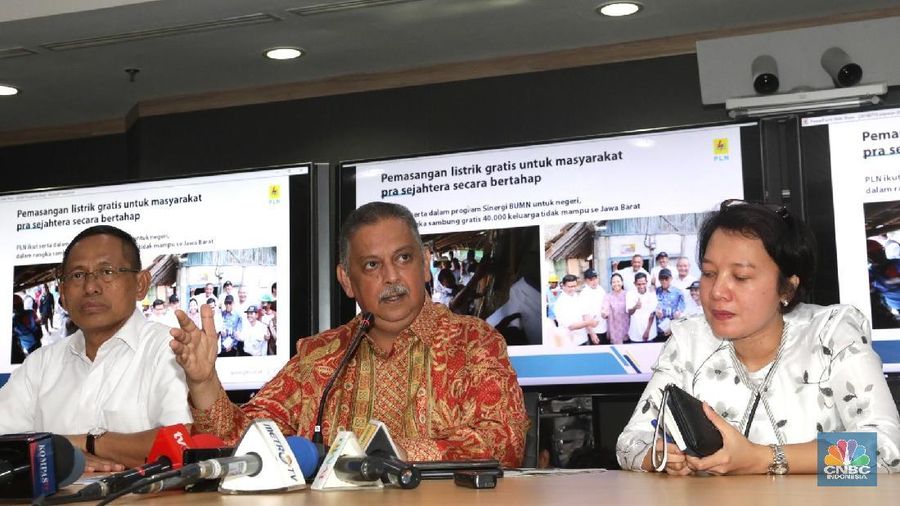 Direktur Utama PLN Sofyan Basir memberi penjelasan terkait kasus suap yang terjadi dalam proyek PLTU Riau I serta penggeledahan oleh KPK di kediamannya.