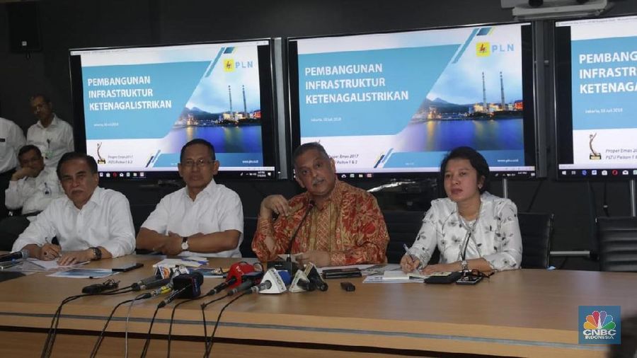 PLN pastikan pembangkit EBT tak kena dampak pengorbanan 15.200 MW proyek listrik.