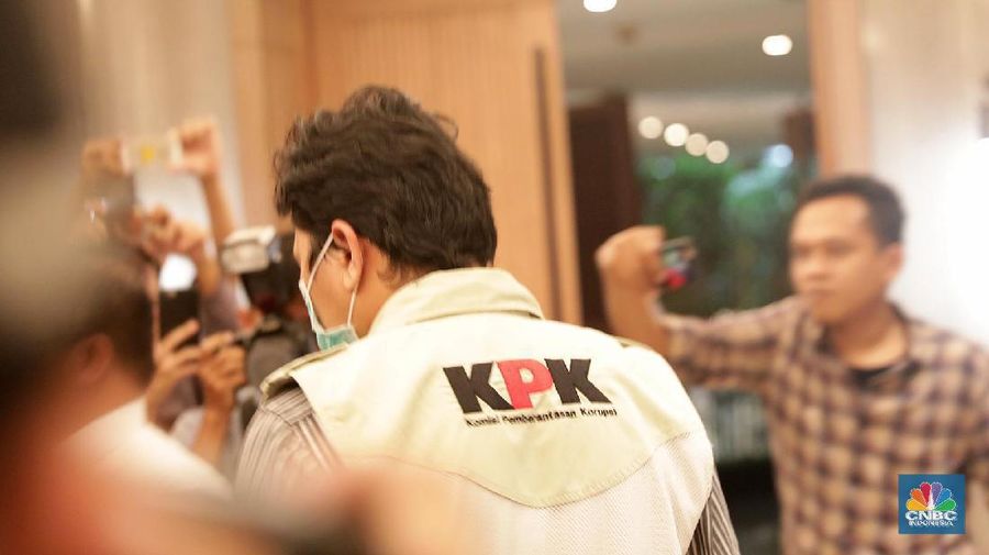 Usai menggeledah rumah pribadi Direktur Utama PT PLN (Persero) Sofyan Basir, kemarin, hari ini Penyidik Komisi Pemberantas Korupsi (KPK) menggeledah Kantor Pusat PT PLN (Persero) di kawasan Melawai, Jakarta Selatan. (վ/Muhammad Sabki)