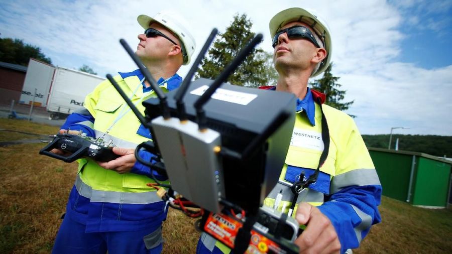 Sebuah pesawat tak berawak terbang di sepanjang jaringan gas dan dapat mendeteksi kebocoran metana