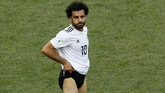 Penyerang Mesir, Mohamed Salah, terlihat sedih usai bertanding melawan Arab Saudi di laga terakhir Grup A di Arena Volgograd. (REUTERS/Jason Cairnduff)