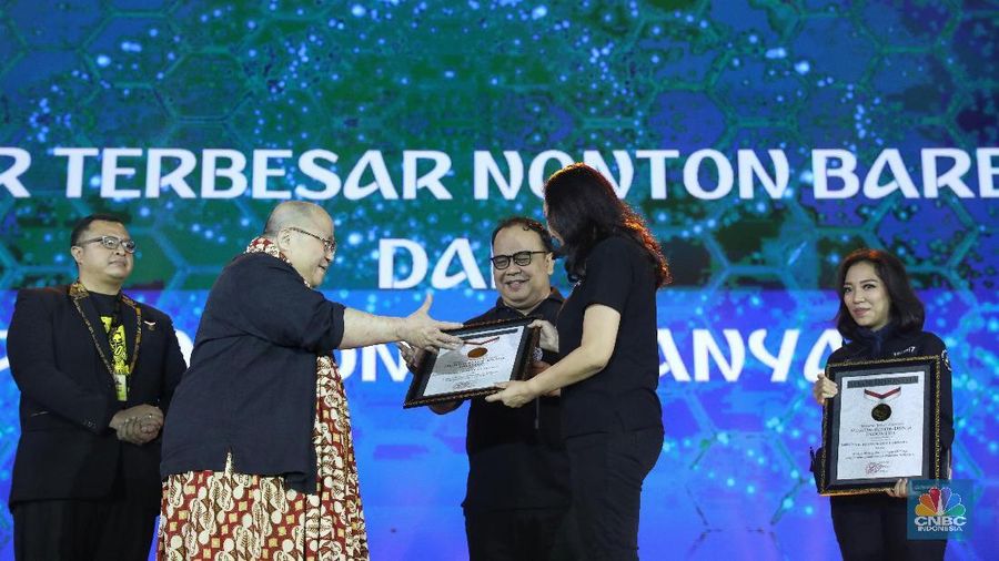 MURI memberikan dua penghargaan sekaligus yaitu acara nonton bareng dengan layar terbesar dan acara nonton bareng dengan penonton terbanyak.