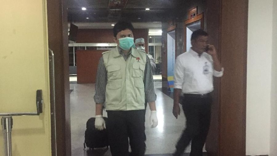KPK tampak menyambangi kantor pusat PT PLN (Persero) dan memulai penggeledahan, ini dilakukan tepat setelah Sofyan Basir menggelar jumpa pers.