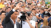 Cristiano Ronaldo memutuskan pindah dari Real Madrid ke Juventus pada pertengahan tahun ini. Diyakini biaya transfer Ronaldo mencapai €105 juta. (REUTERS/Massimo Pinca)