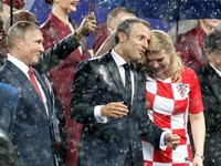 Diguyur Hujan, Akrabnya Presiden Kroasia, Prancis dan Russia