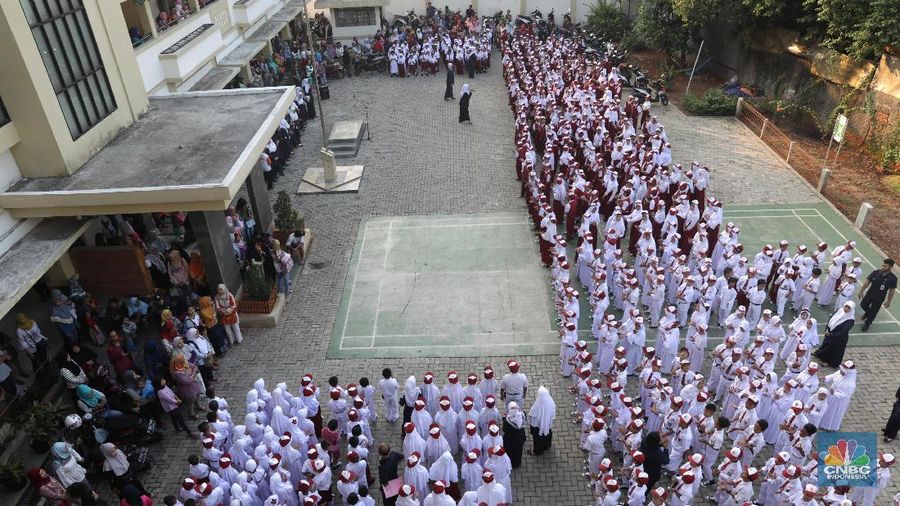 Peningkatan anggaran pendidikan diharapkan bisa meningkatkan indeks pembangunan manusia (IPM) menjadi 72,51 dari target 2019 di 71,98.