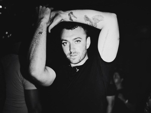 Ketika Sam Smith Pakai Eyeliner yang Lebih On Point Dibanding Kamu Ketika Sam Smith Pakai Eyeliner yang Lebih On Point Dibanding Kamu