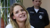 Veronika Nikulshina tak menyesal melakukan aksi penerobosan ke final Piala Dunia 2018. Ia pernah dipenjara karena melakukan protes terhadap Presiden Rusia Vladimir Putin. (REUTERS/Sergei Karpukhin)