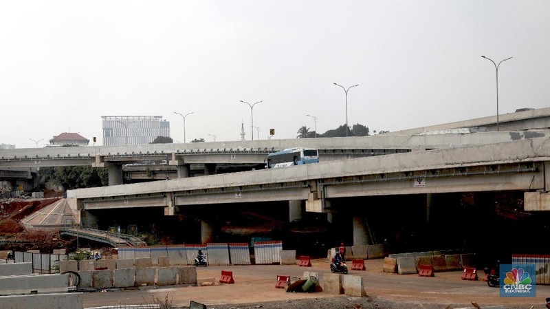 Tol ini ditargetkan dapat dilalui sekitar 30.000 mobil per hari dan diresmikan pada pertengahan Agustus mendatang.