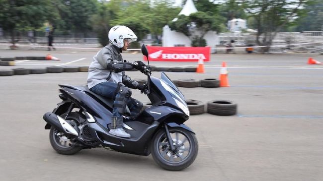 Rasa Jajal Skutik Hybrid Pertama di Indonesia