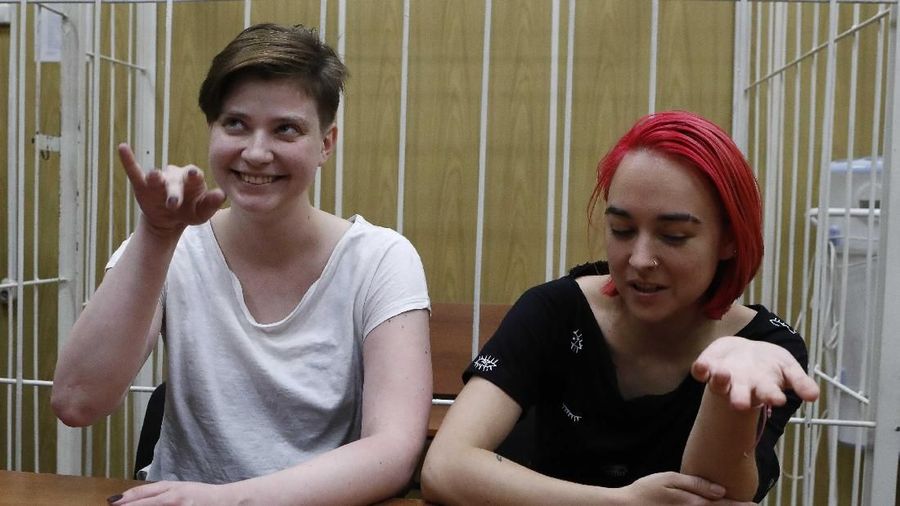 Pengadilan Moskow menjatuhkan hukuman penjara 15 hari kepada keempat anggota Pussy Riot tersebut atas tindakannya pada Minggu (15/7/2018) lalu.