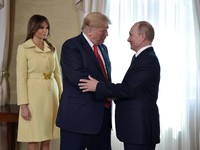 Mesra! Ditelepon Trump, Putin Terbangkan Bantuan Medis ke AS