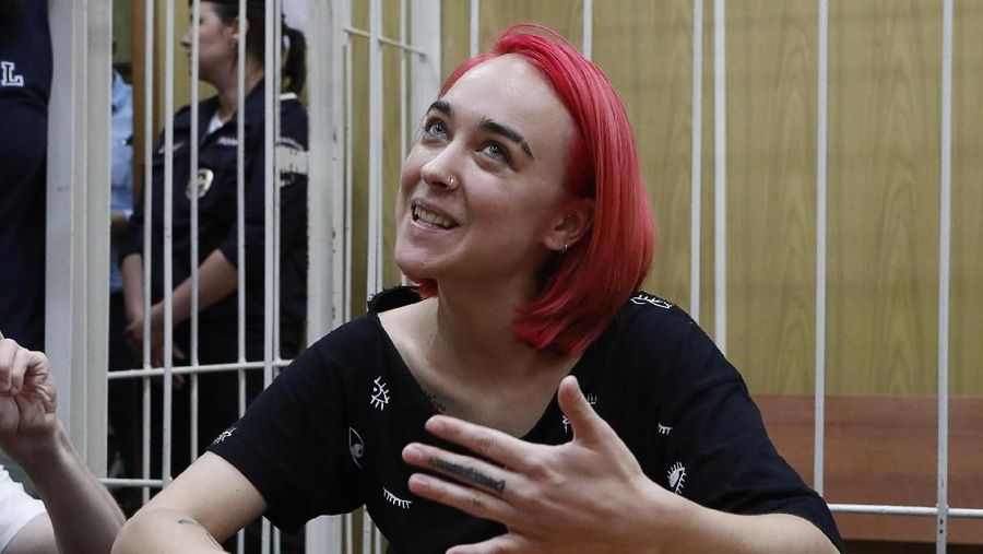 Pengadilan Moskow menjatuhkan hukuman penjara 15 hari kepada keempat anggota Pussy Riot tersebut atas tindakannya pada Minggu (15/7/2018) lalu.