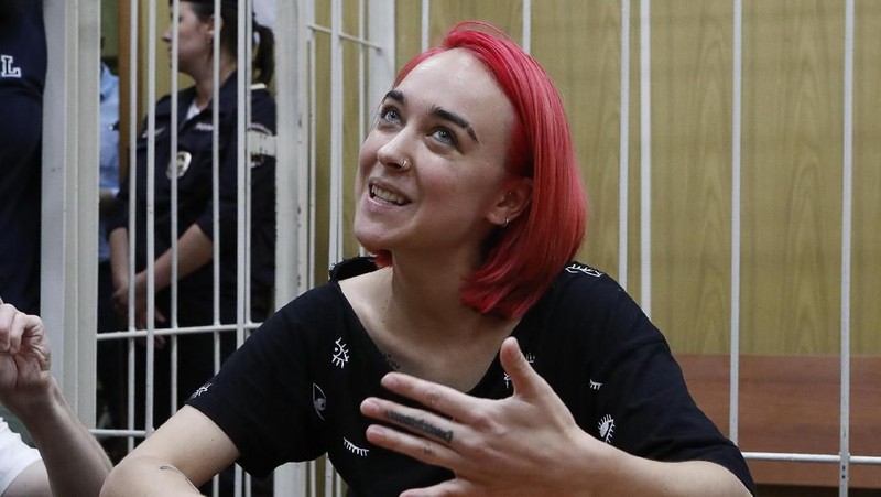 Pengadilan Moskow menjatuhkan hukuman penjara 15 hari kepada keempat anggota Pussy Riot tersebut atas tindakannya pada Minggu (15/7/2018) lalu.