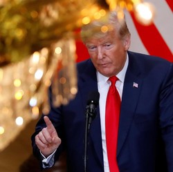 Trump Blak-blakan Mau Bom Iran, Ancam Tarif Gila-gilaan