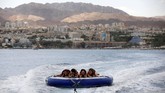 Setiap tahunnya Israel dikunjungi 3,6 juta turis. Eilat menjadi destinasi wisata populer di Israel selain Yerusalem. Khusus Eilat, sebanyak 1,4 juta turis datang setiap tahunnya.