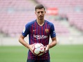 Gabung Barcelona, Lenglet Lega Tak Harus Lawan Messi