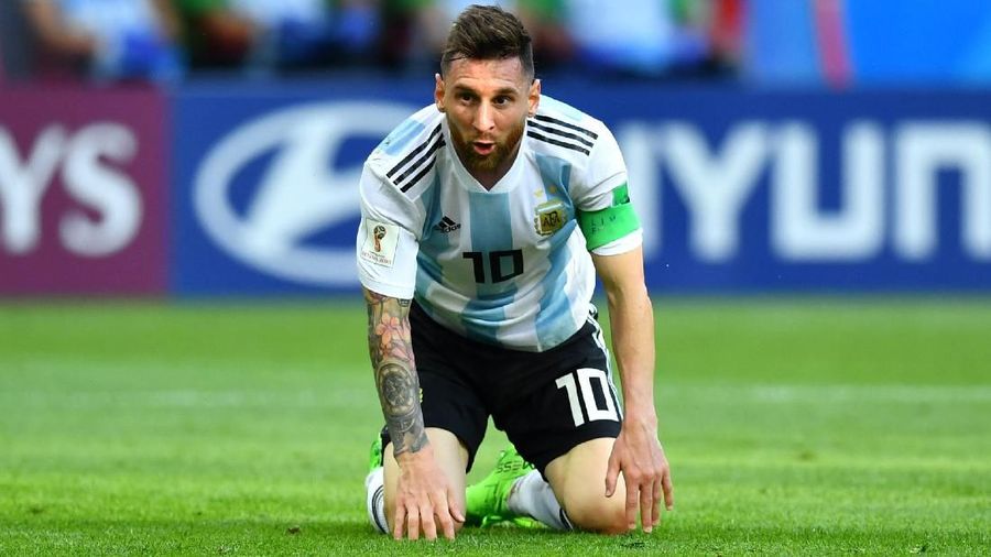 Soccer Football - World Cup - Round of 16 - France vs Argentina - Kazan Arena, Kazan, Russia - June 30, 2018 Argentina's Lionel Messi looks dejected during the match REUTERS/Dylan Martinez
