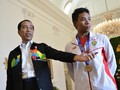 FOTO: Jokowi Berbincang Santai dengan Lalu Muhammad Zohri